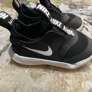 Boys toddler Nike shoes in excellent condition!!